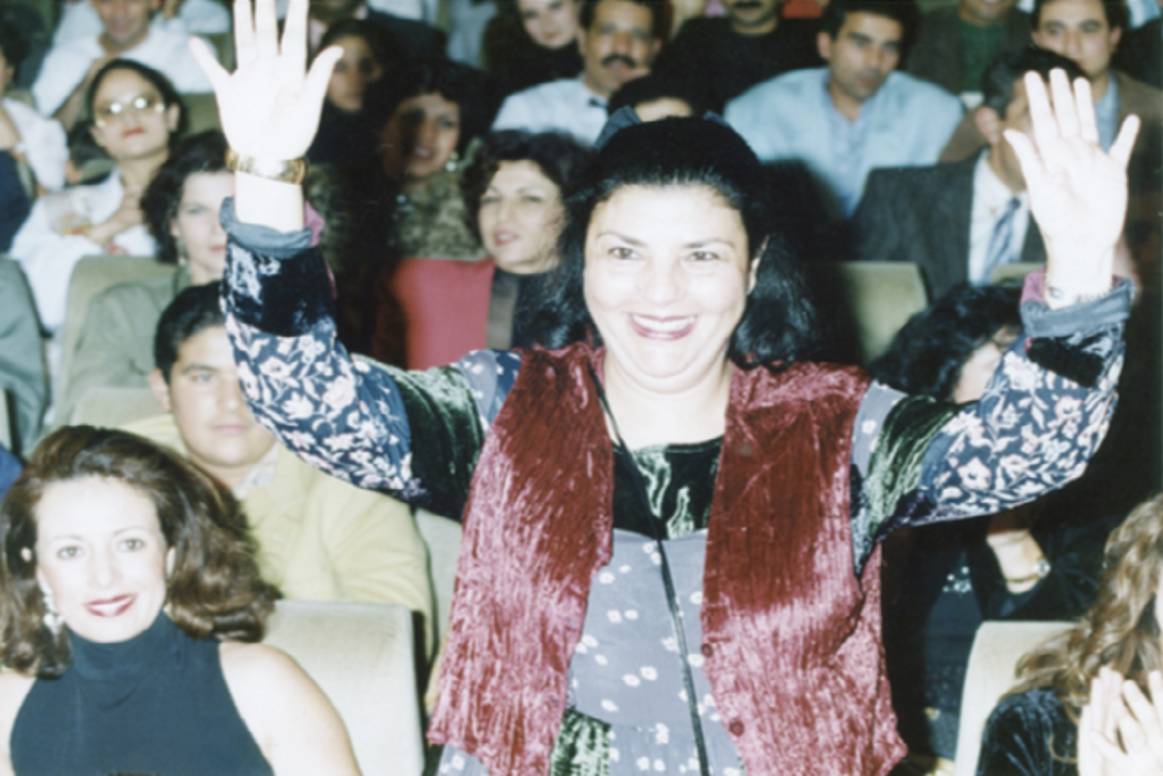 JCC 1994 - Moufida Tlatli à l'annonce du Tanit d'Or attribué à son film Les Silences du palais : produit comme les deux Tanit d'or tunisiens précédents l'Homme de Cendres en 1986 et Halfaouine en 1990,<br /> par Ahmed Bahaeddine Attia, considéré depuis comme le Producteur de l'âge d'or du cinéma tunisien.