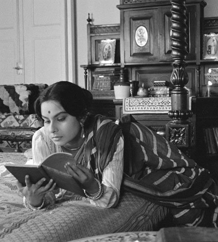 CHARULATA - THE LONELY WIFE